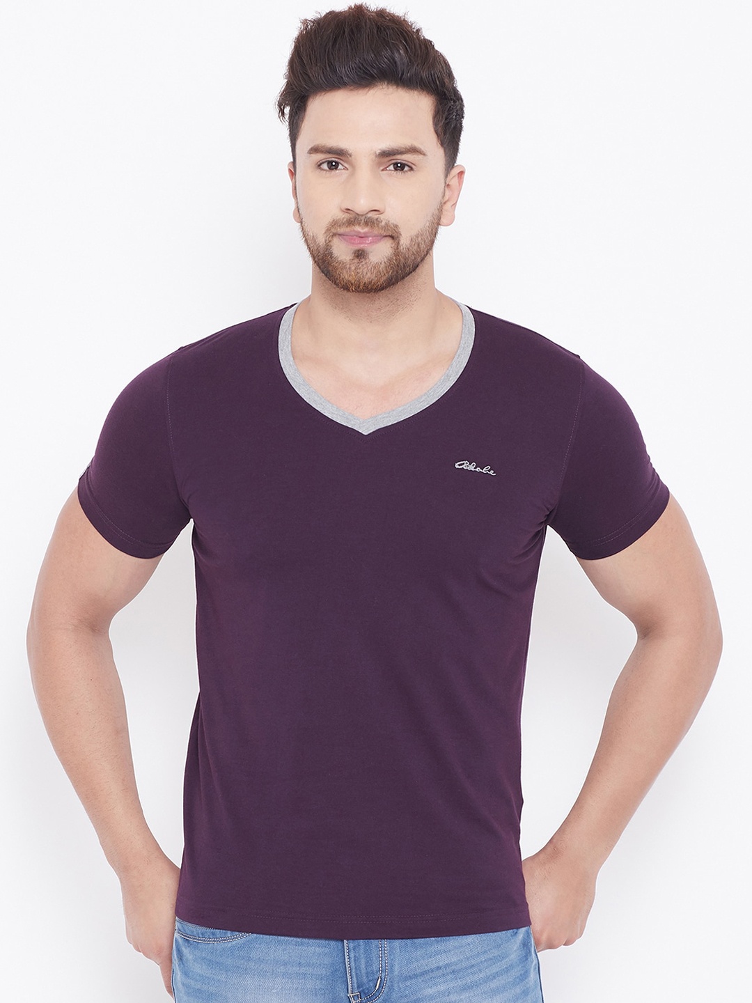 

Adobe Men Purple Solid V-Neck T-shirt