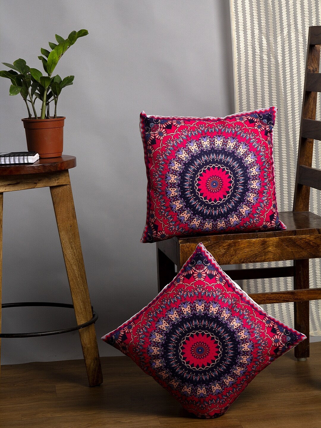 

Alina decor Pink & Navy Blue Set of 2 Ethnic Motifs Square Cushion Covers