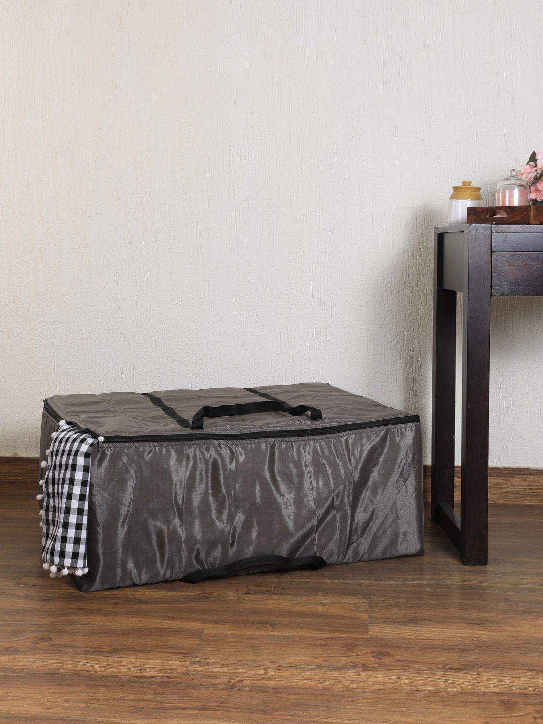 

My Gift Booth Grey & Black Solid Travel Organiser