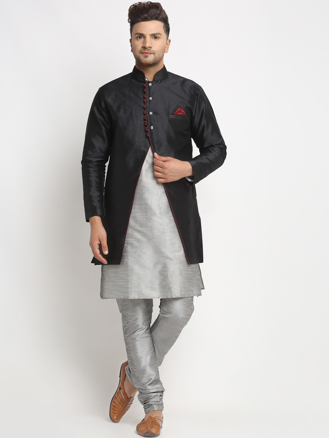 

Benstoke Men Silver-Toned & Black Solid Kurta with Churidar