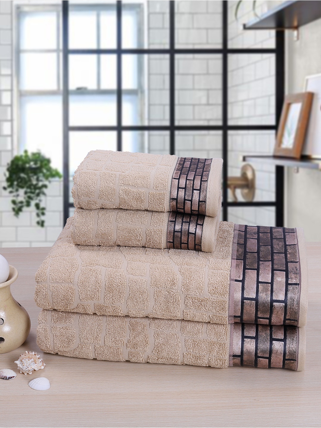 

RANGOLI Set Of 4 Beige & Brown Self Design 550 GSM Towels