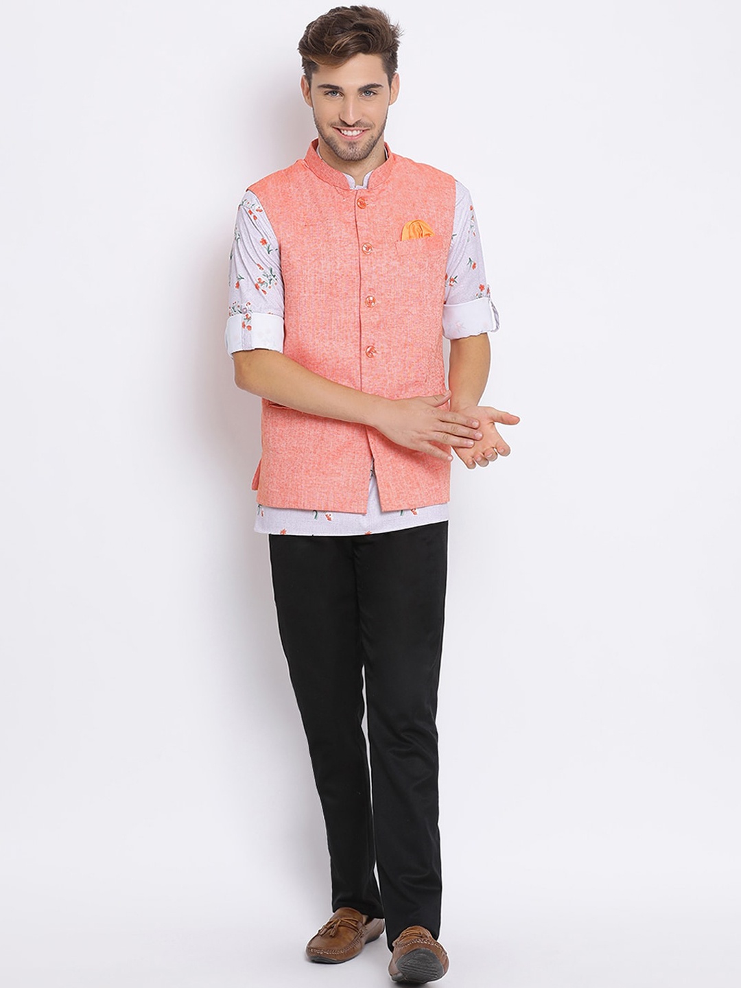 

Hangup Men Peach-Coloured & Black Solid Kurta with Pyjamas