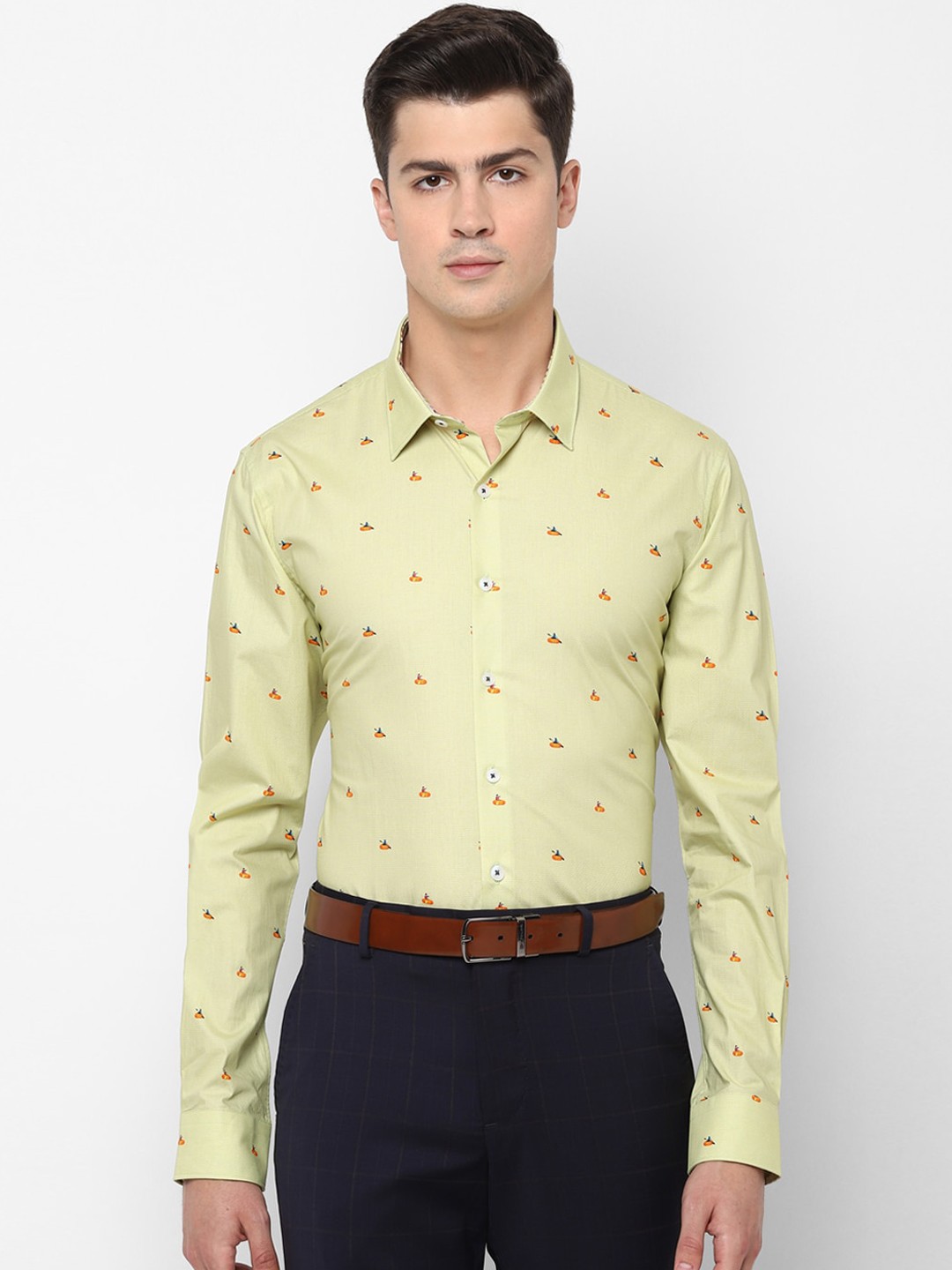 

SIMON CARTER LONDON Men Green Regular Fit Printed Casual Shirt