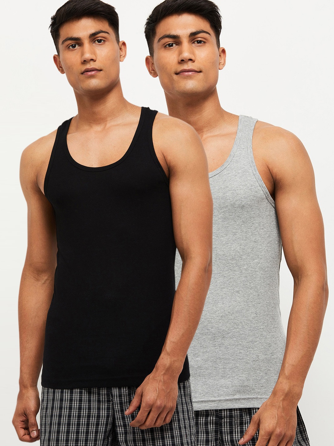 

max Men Pack Of 2 Solid Innerwear Vests-NOOSNRBVBK, Black