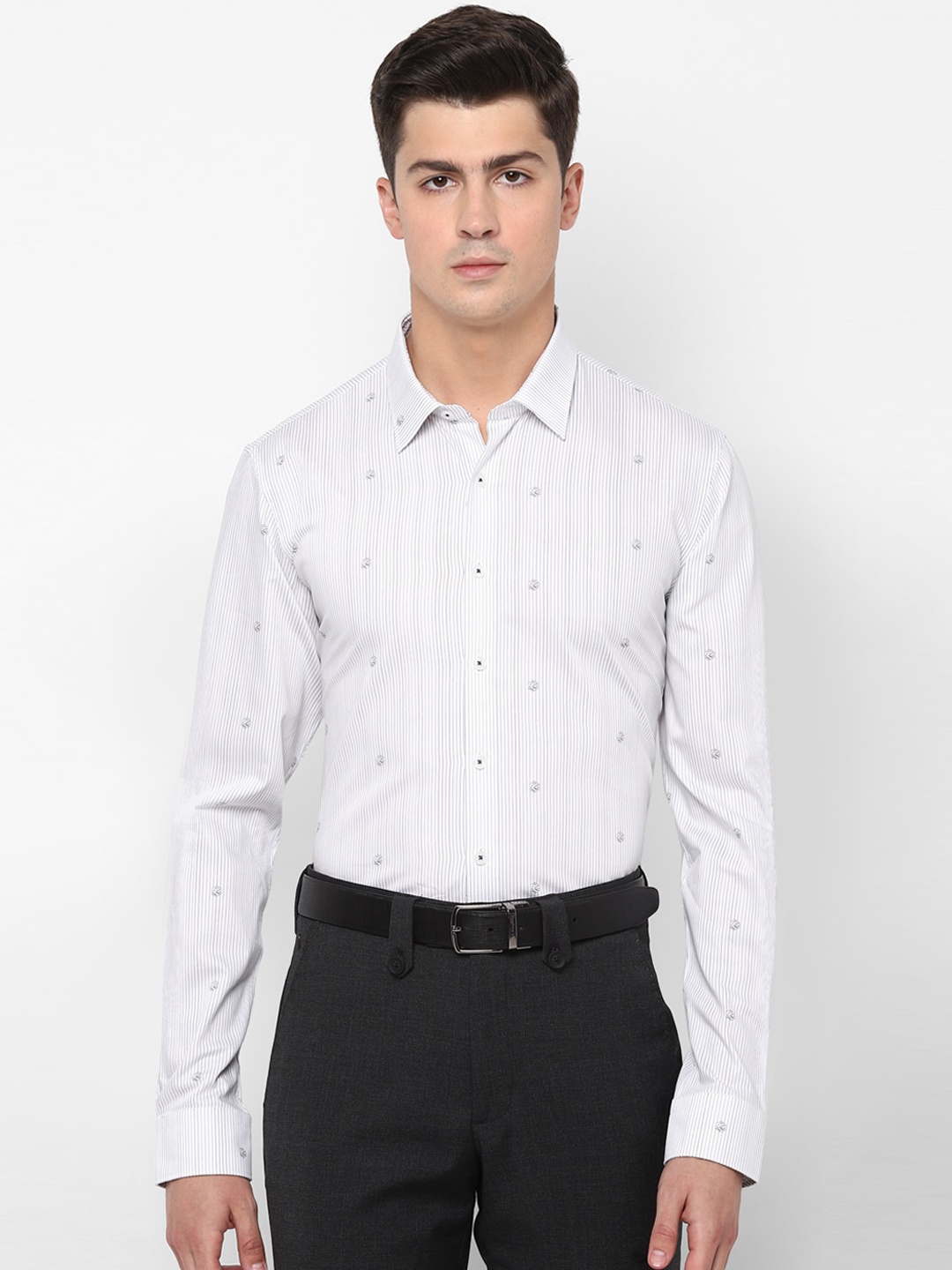 

SIMON CARTER LONDON Men White & Black Regular Fit Striped Formal Shirt