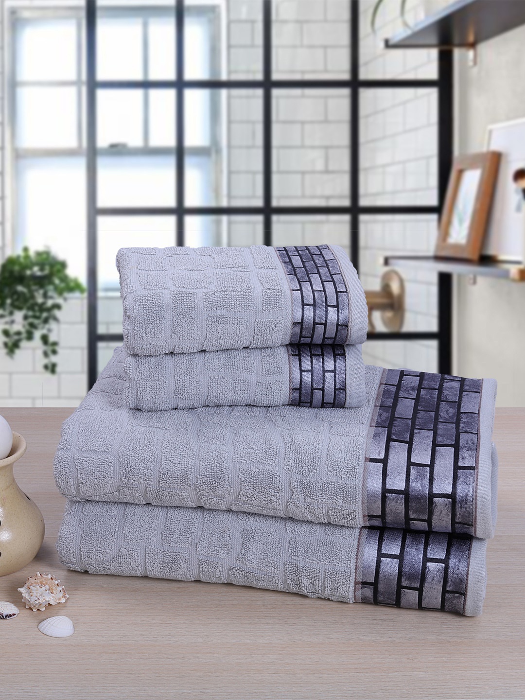 

RANGOLI Set Of 4 Grey & Black Self Design 550 GSM Towels