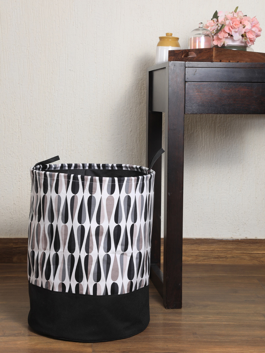 

My Gift Booth White & Black Droplet Printed Laundry Bag