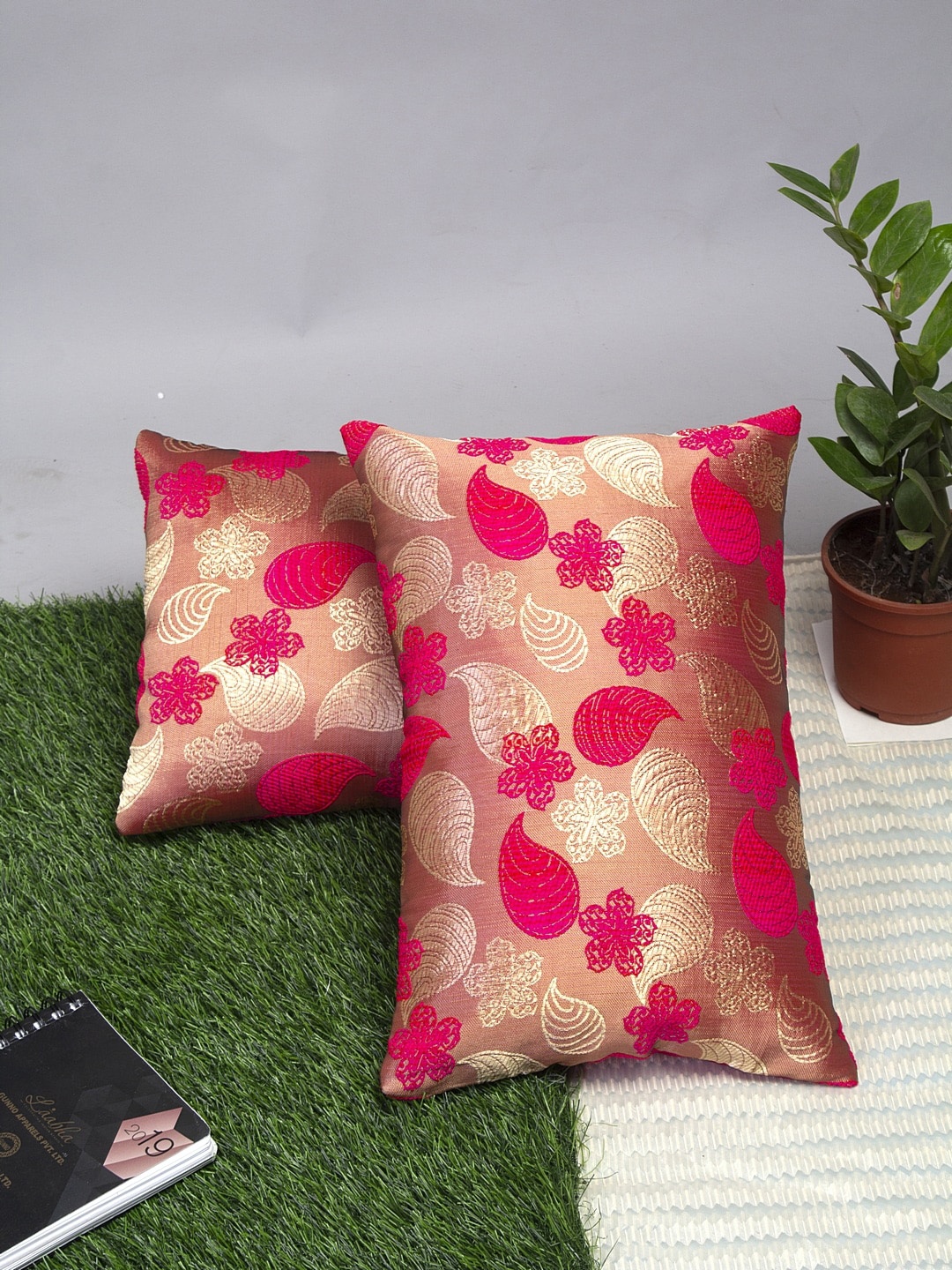 

Alina decor Pink & Gold-Toned Set of 2 Ethnic Motifs Rectangle Cushion Covers