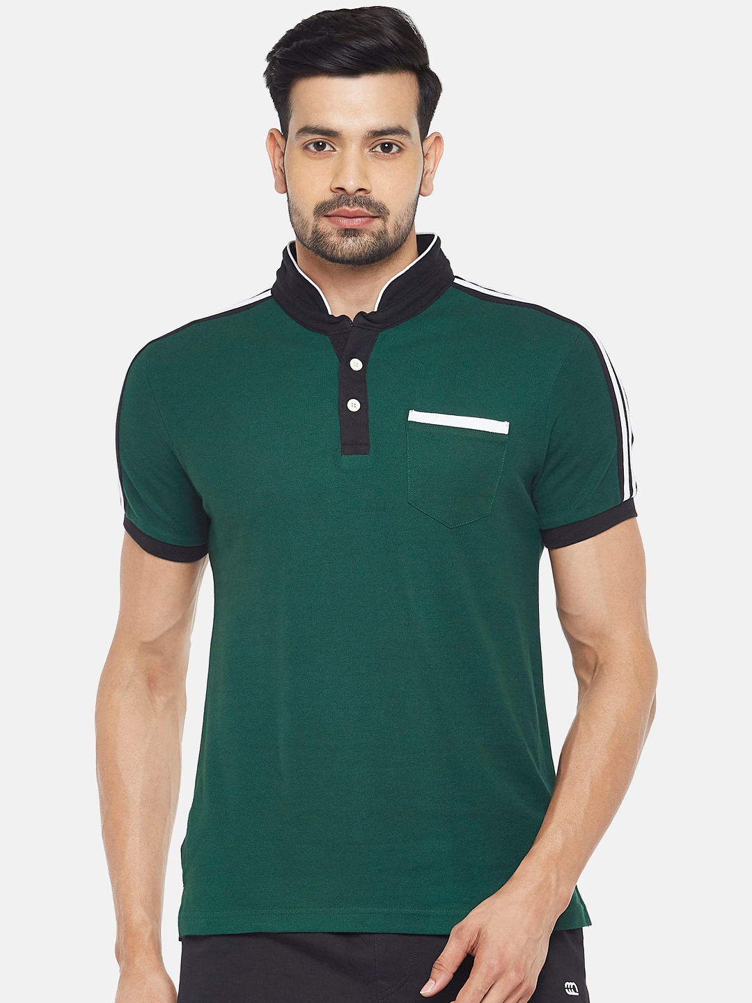 

Ajile by Pantaloons Men Green Solid High Neck T-shirt
