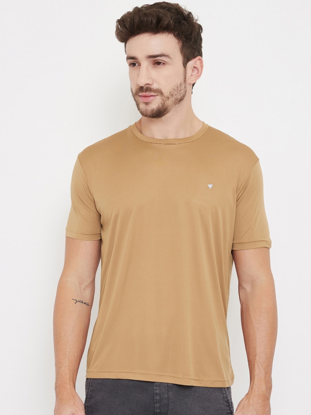 

NEVA Men Brown Solid Round Neck T-shirt