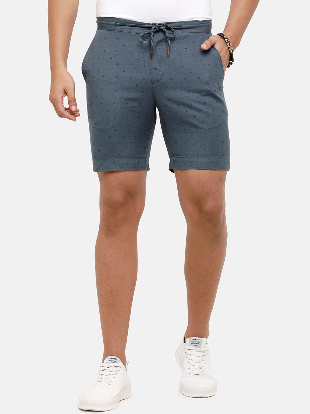 

Linen Club Men Grey Solid Slim Fit Linen Regular Shorts