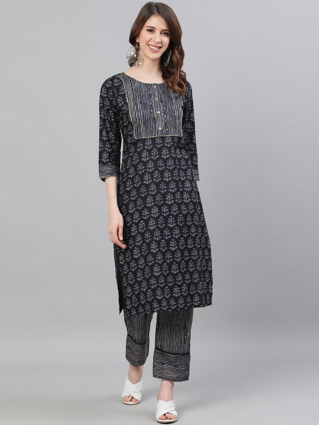 

Ishin Women Black & White Ethnic Motifs Printed Pure Cotton Kurta with Trousers