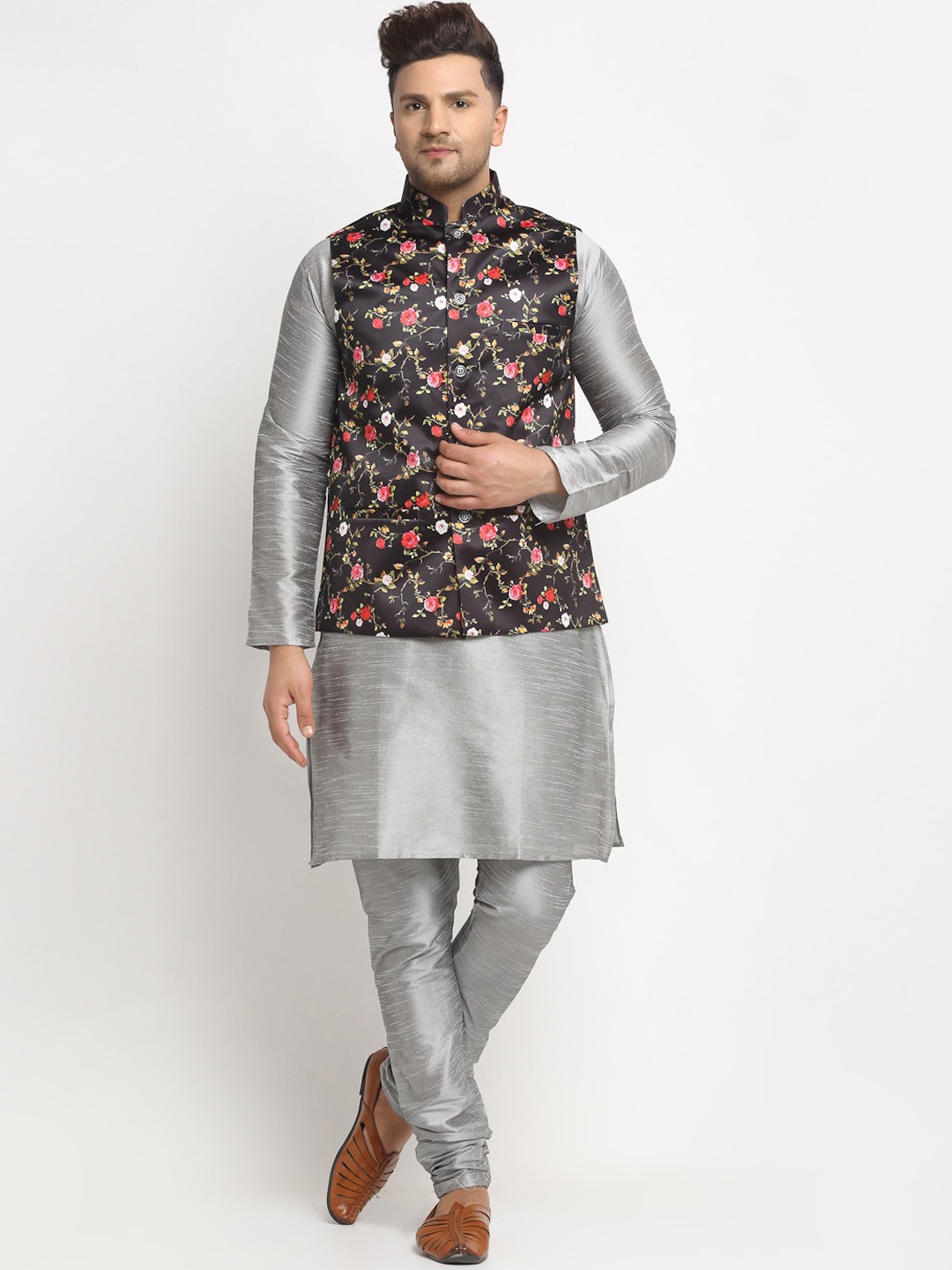 

Benstoke Men Silver-Toned & Black Solid Kurta with Churidar & Nehru Jacket