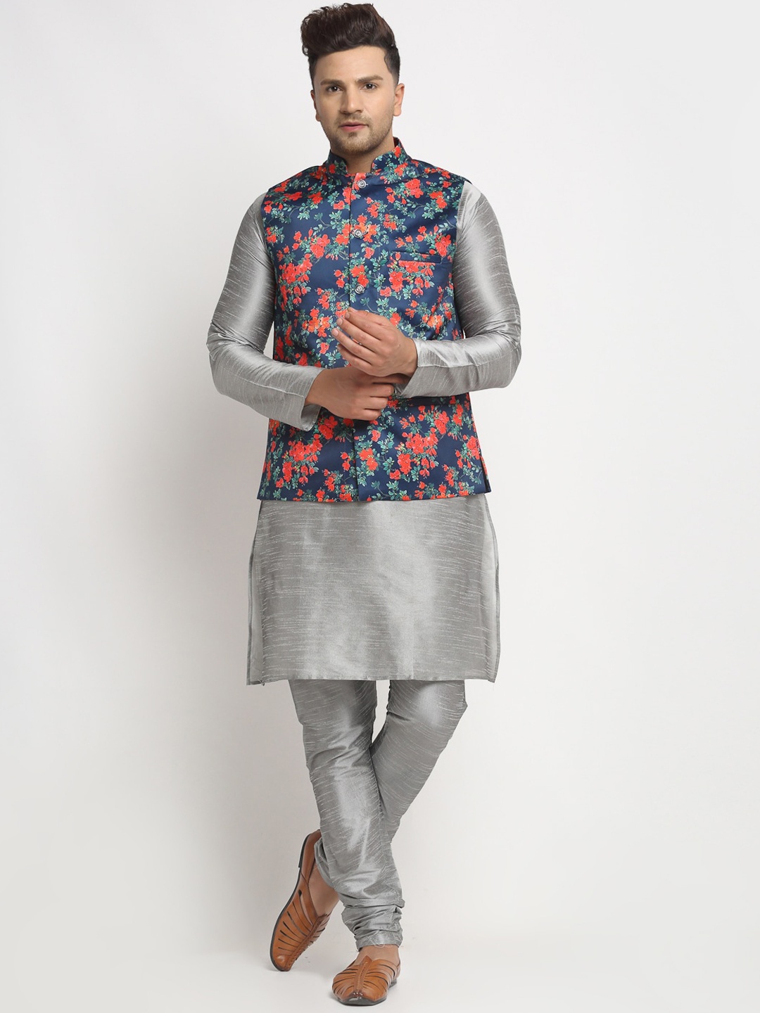

Benstoke Men Silver-Toned Self Design Kurta with Pyjamas