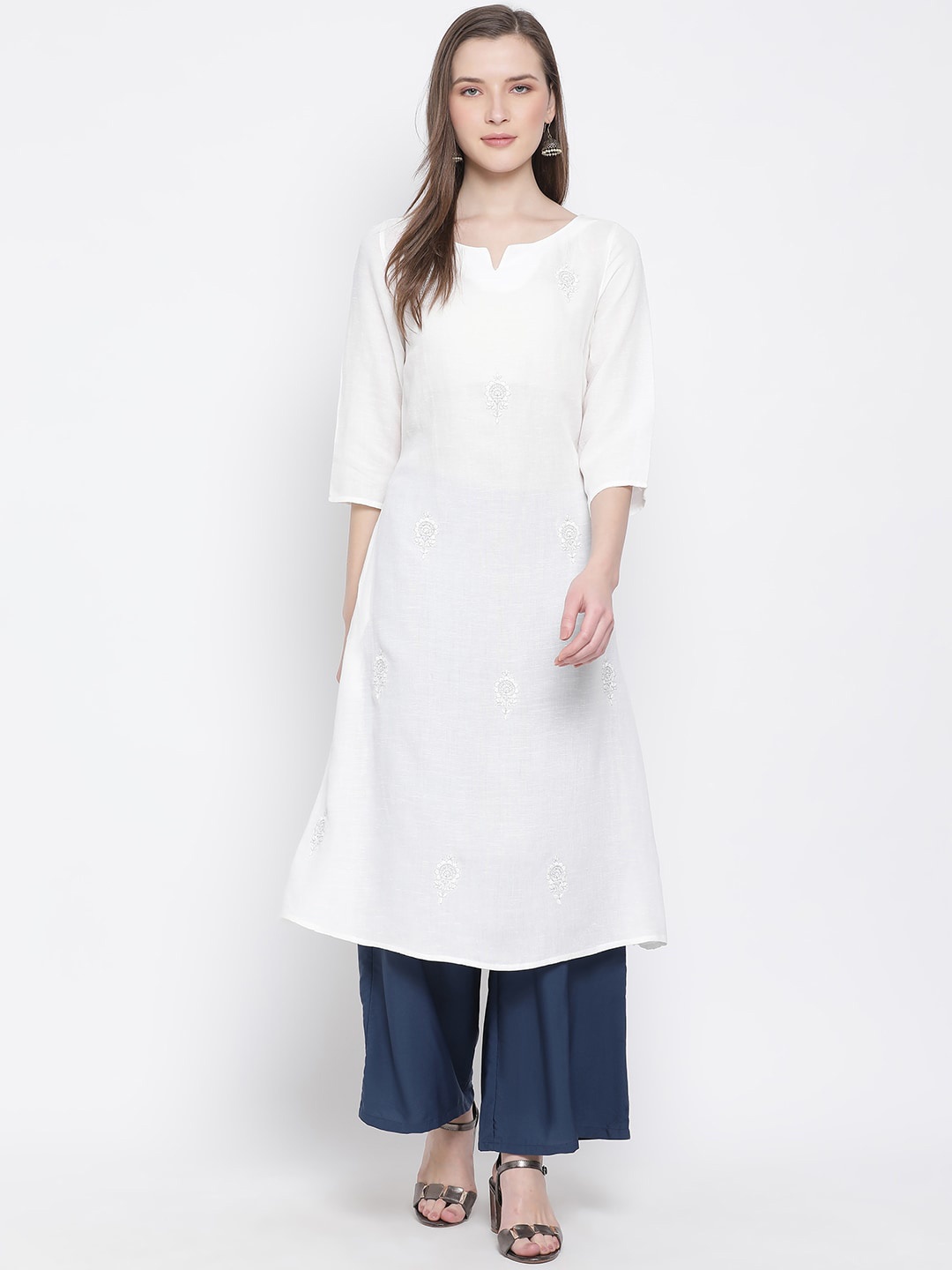 

Oxolloxo Women White Floral Embroidered Kurta