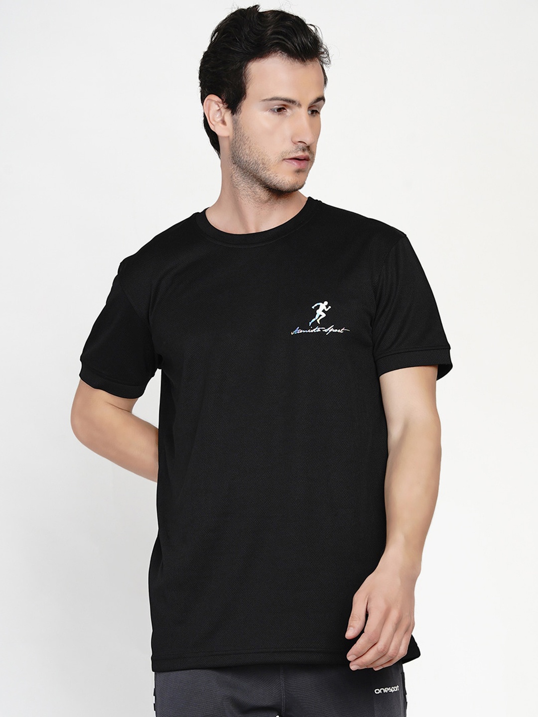 ARMISTO Men Black Solid Round Neck Drifit T-shirt