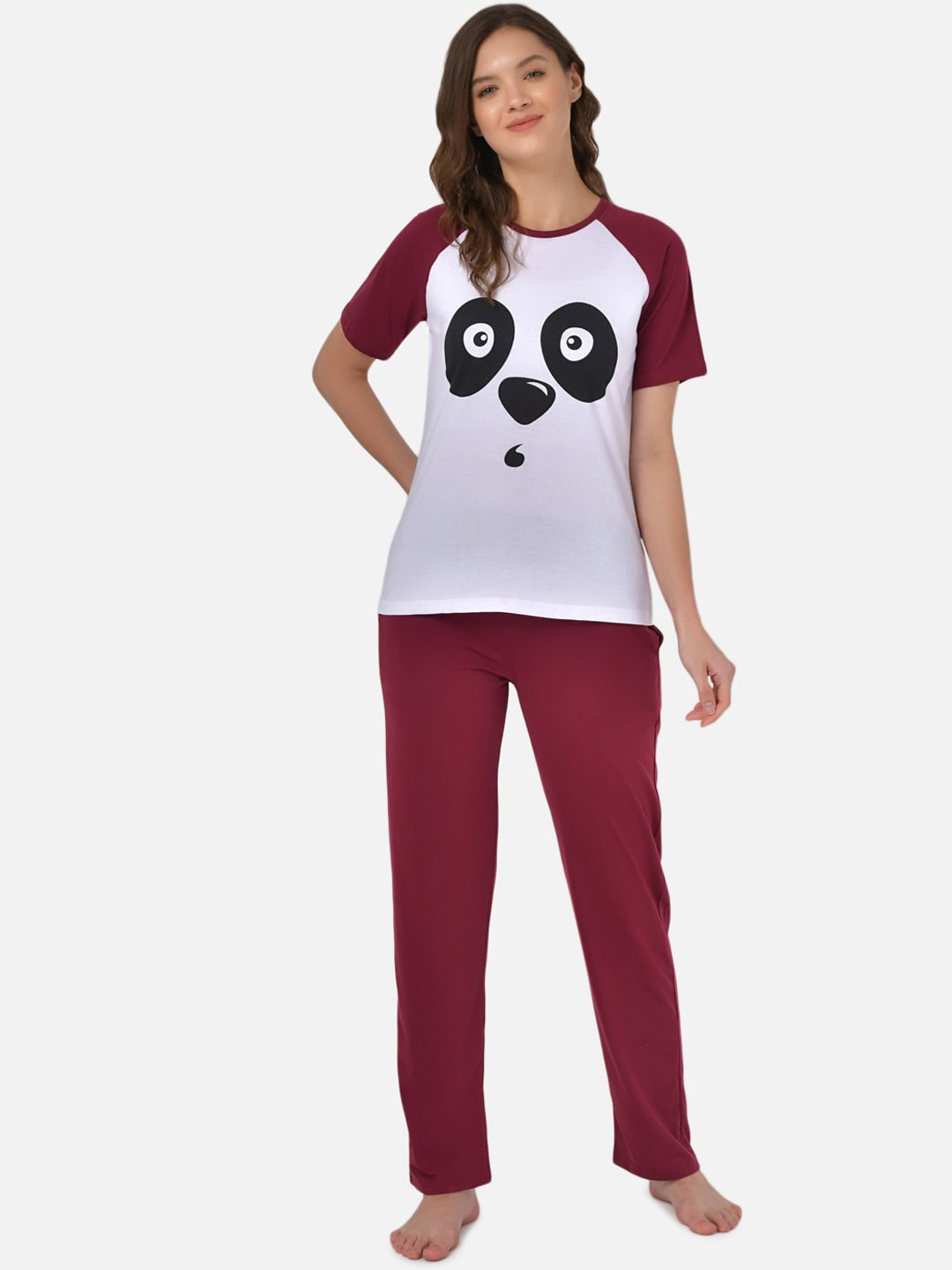 

Klamotten Women White & Maroon Printed Night suit