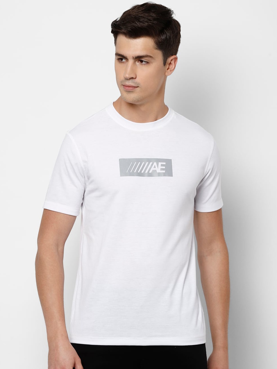 

AMERICAN EAGLE OUTFITTERS Men White Printed Round Neck T-shirt