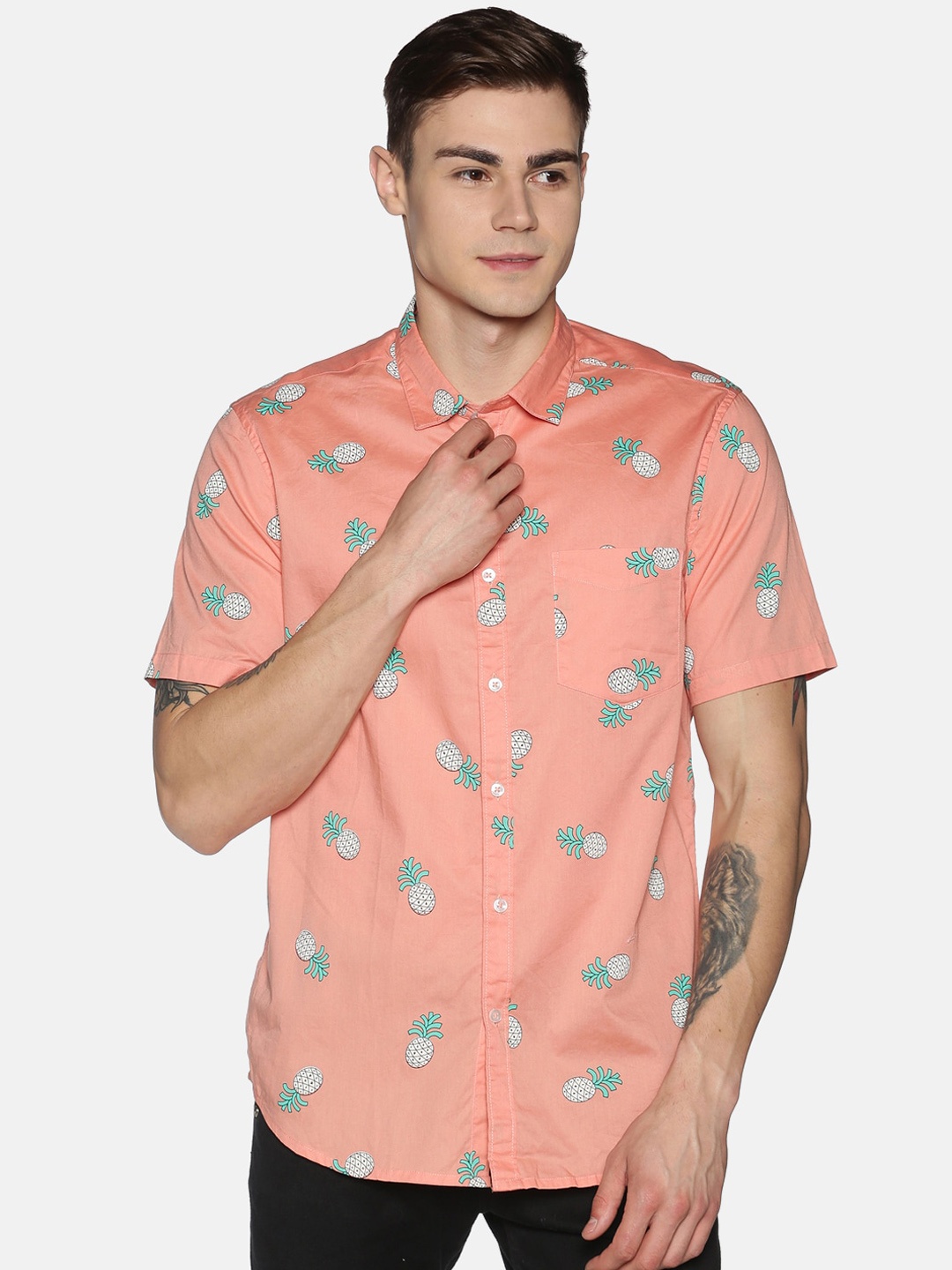 

Tusok Men Pink Regular Fit Printed Casual Shirt