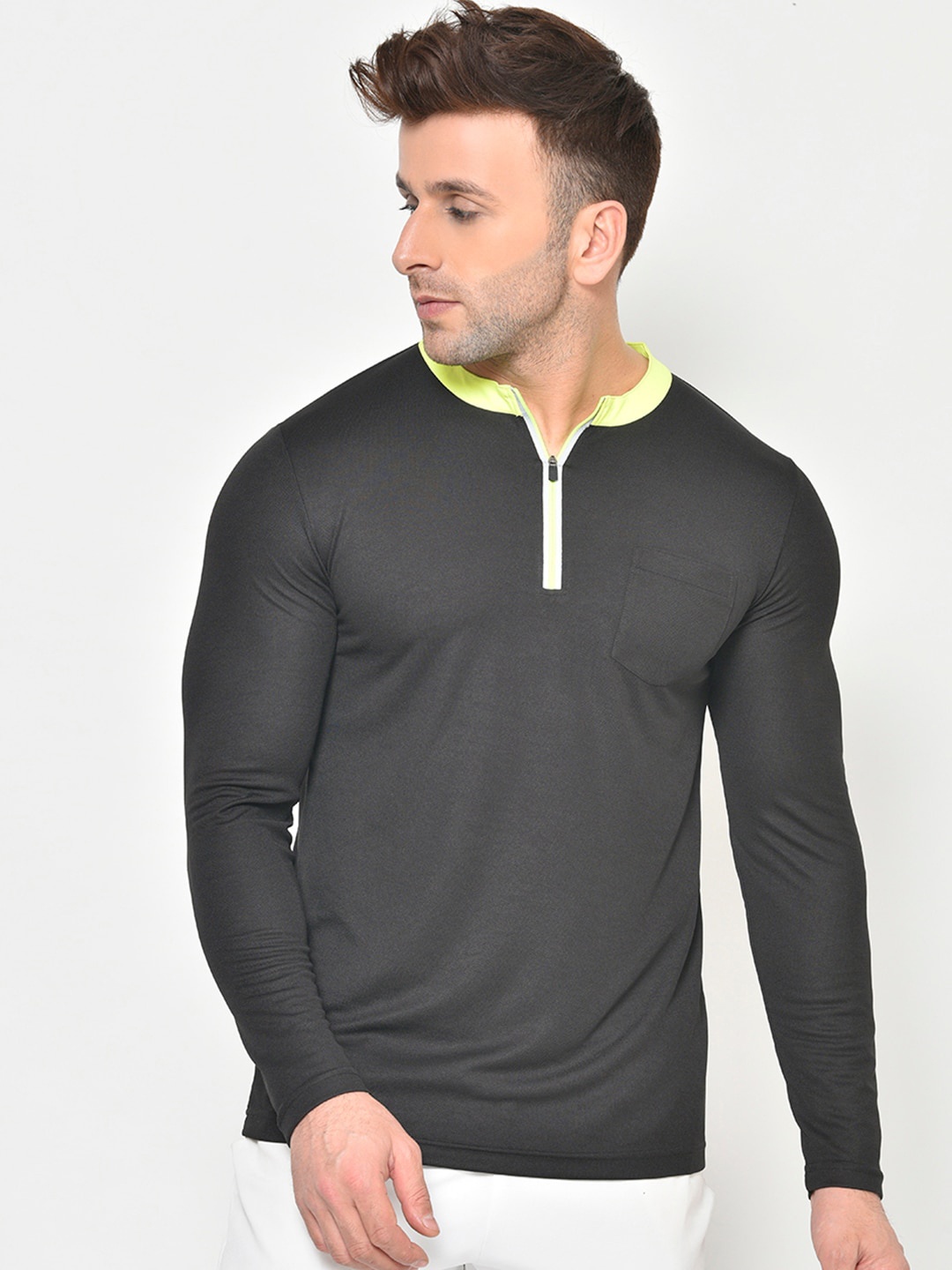

PERFKT-U Men Black Solid Henley Neck T-shirt
