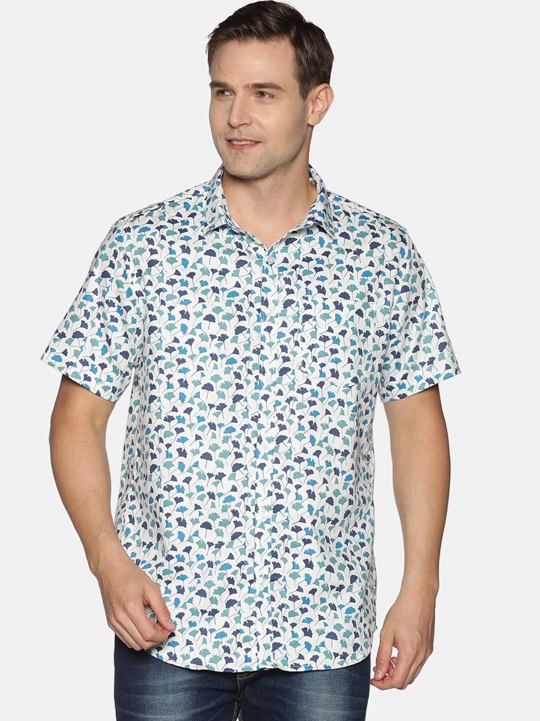 

Tusok Men Off-White Regular Fit Printed Casual Shirt