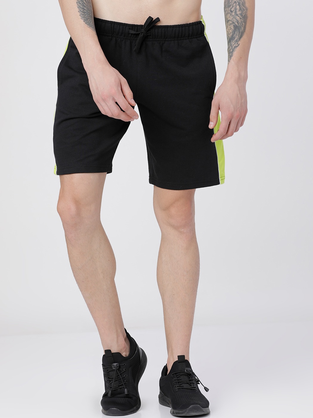 

LOCOMOTIVE Men Black Solid Slim Fit Sports Shorts