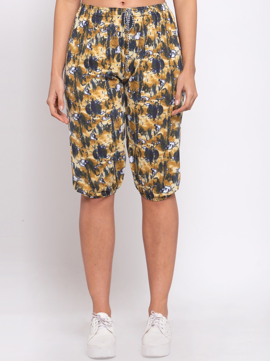 KLOTTHE Women Mustard Yellow & Navy Blue Printed Regular Fit Capris