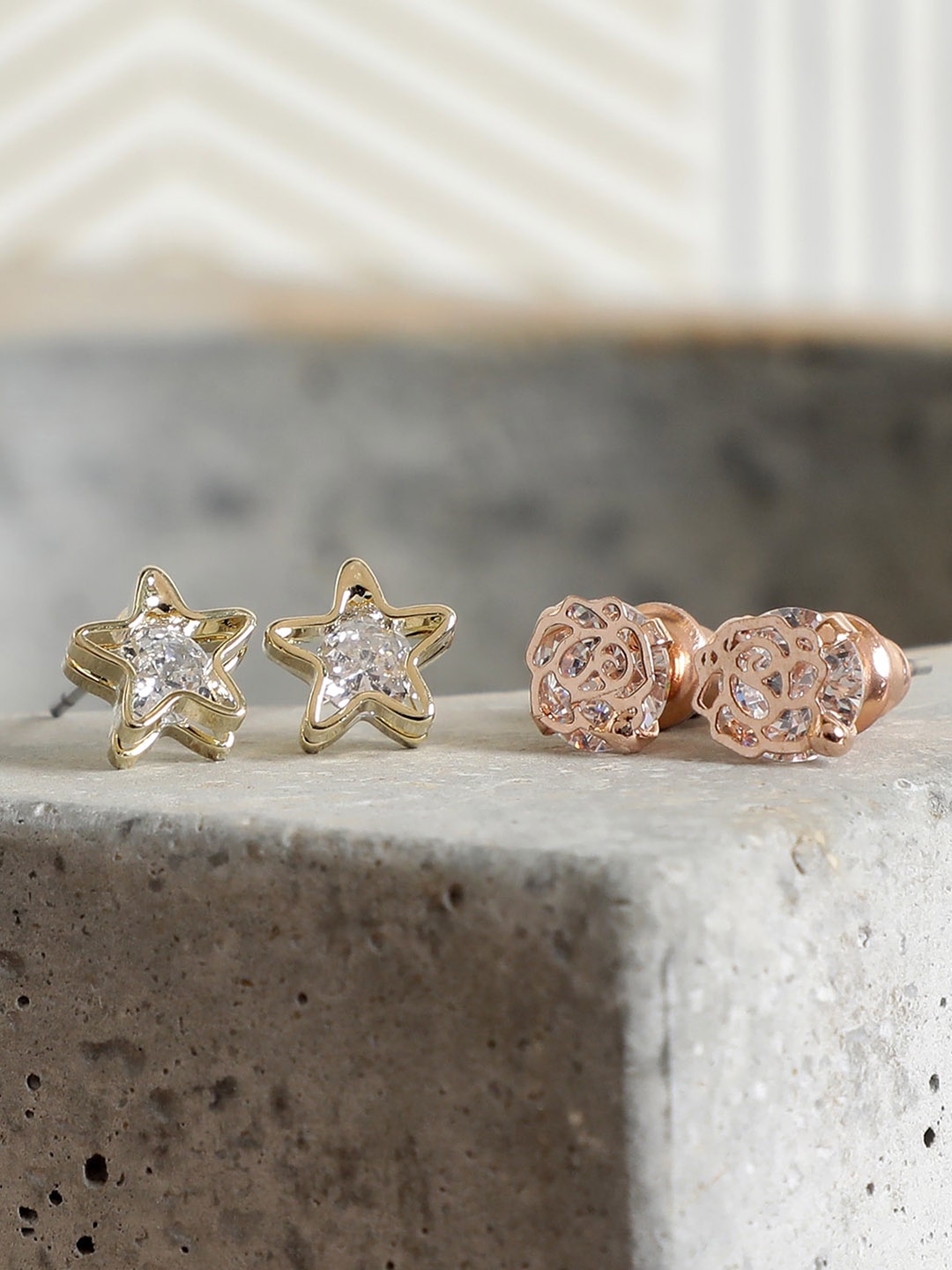 

AQUASTREET Set of 2 Contemporary Studs, Gold