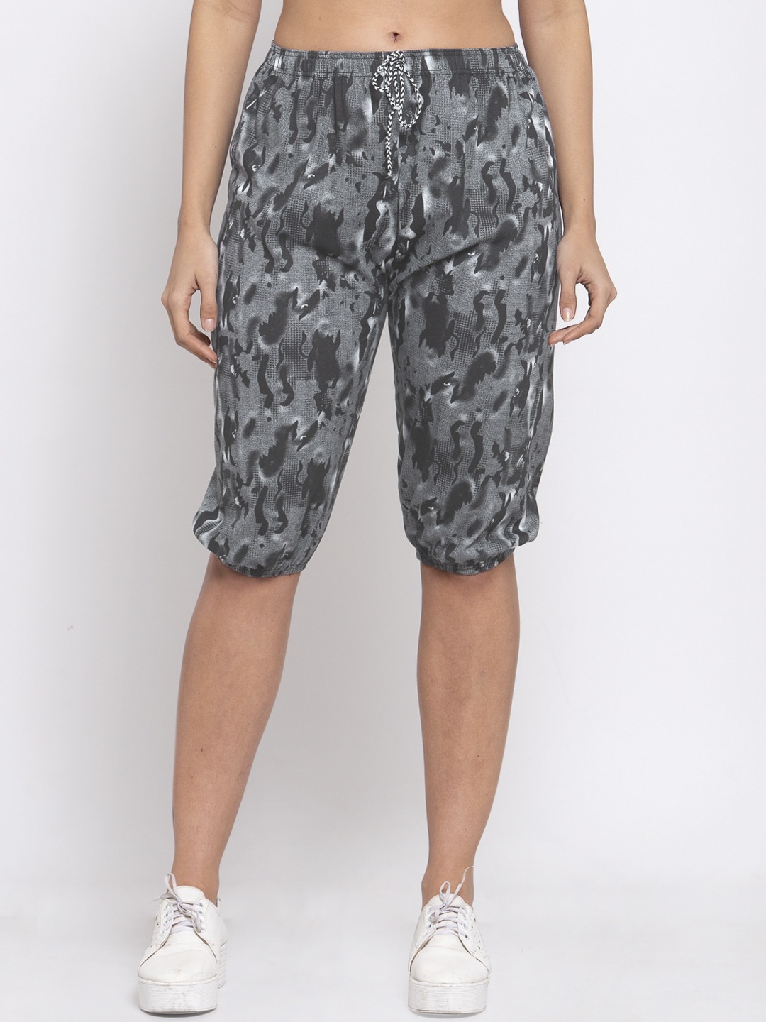 

KLOTTHE Women Grey & Black Printed Regular Fit Capris