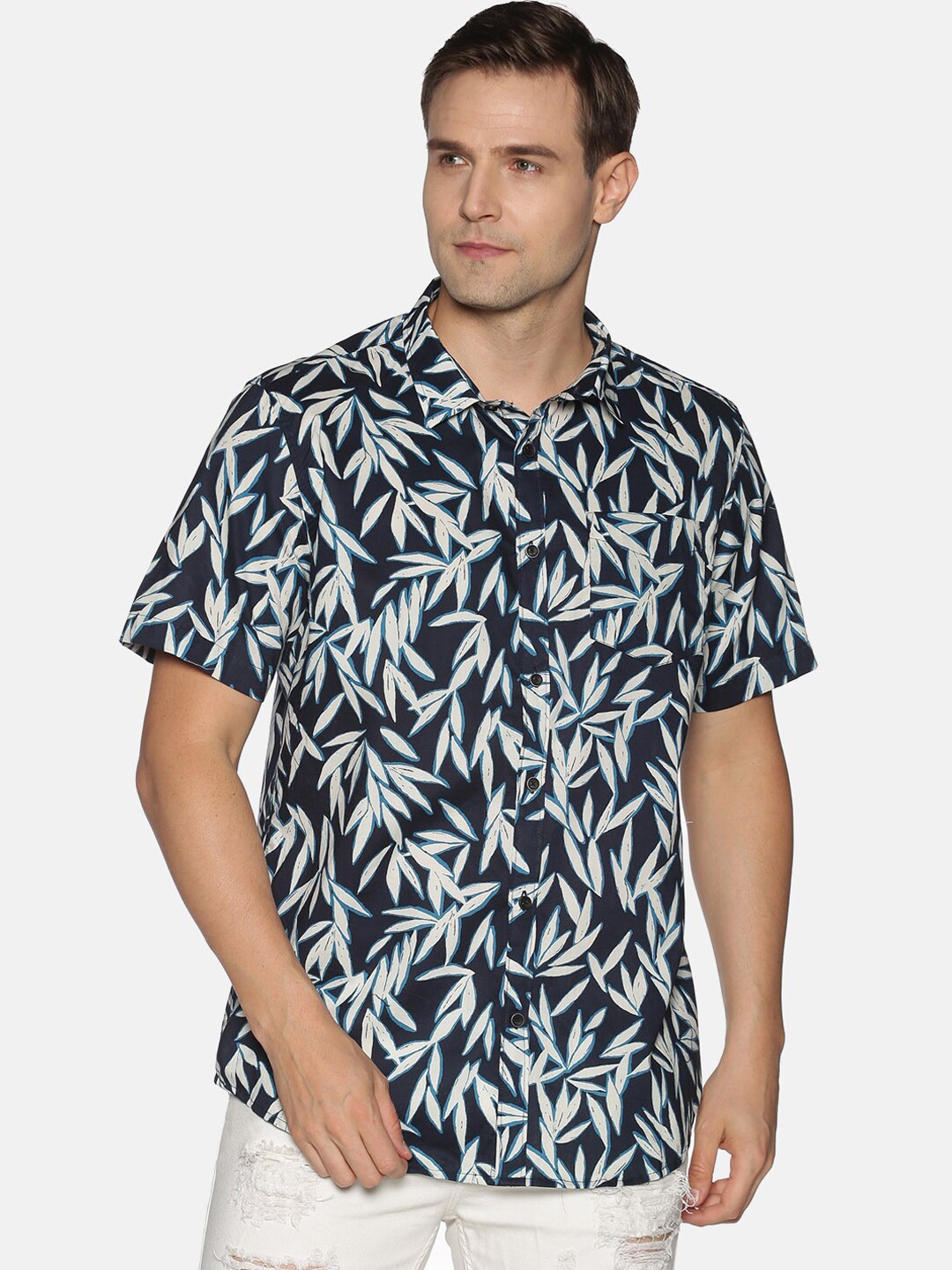 

Tusok Men Black Regular Fit Printed Casual Shirt