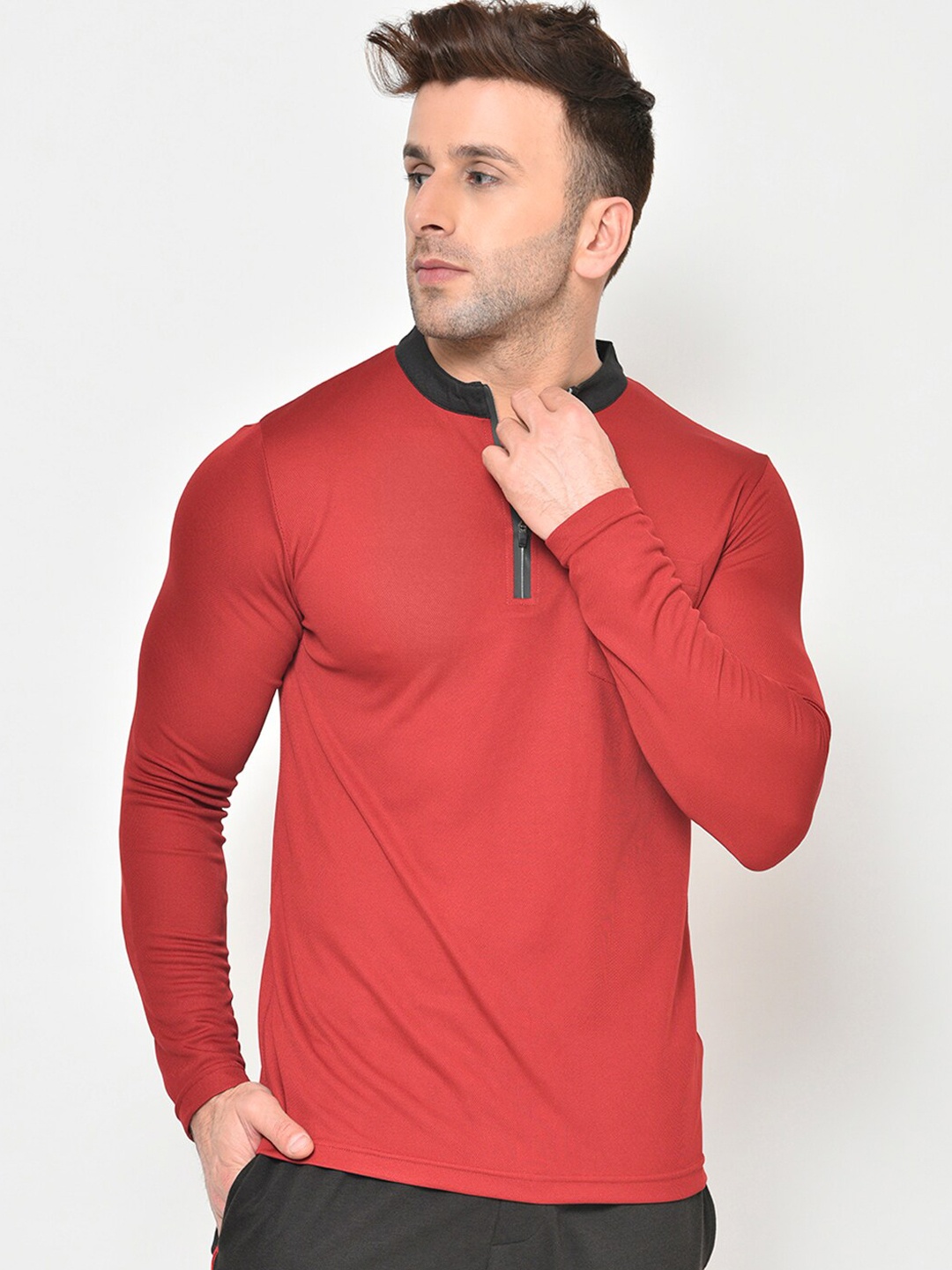 

PERFKT-U Men Red Solid Henley Neck T-shirt