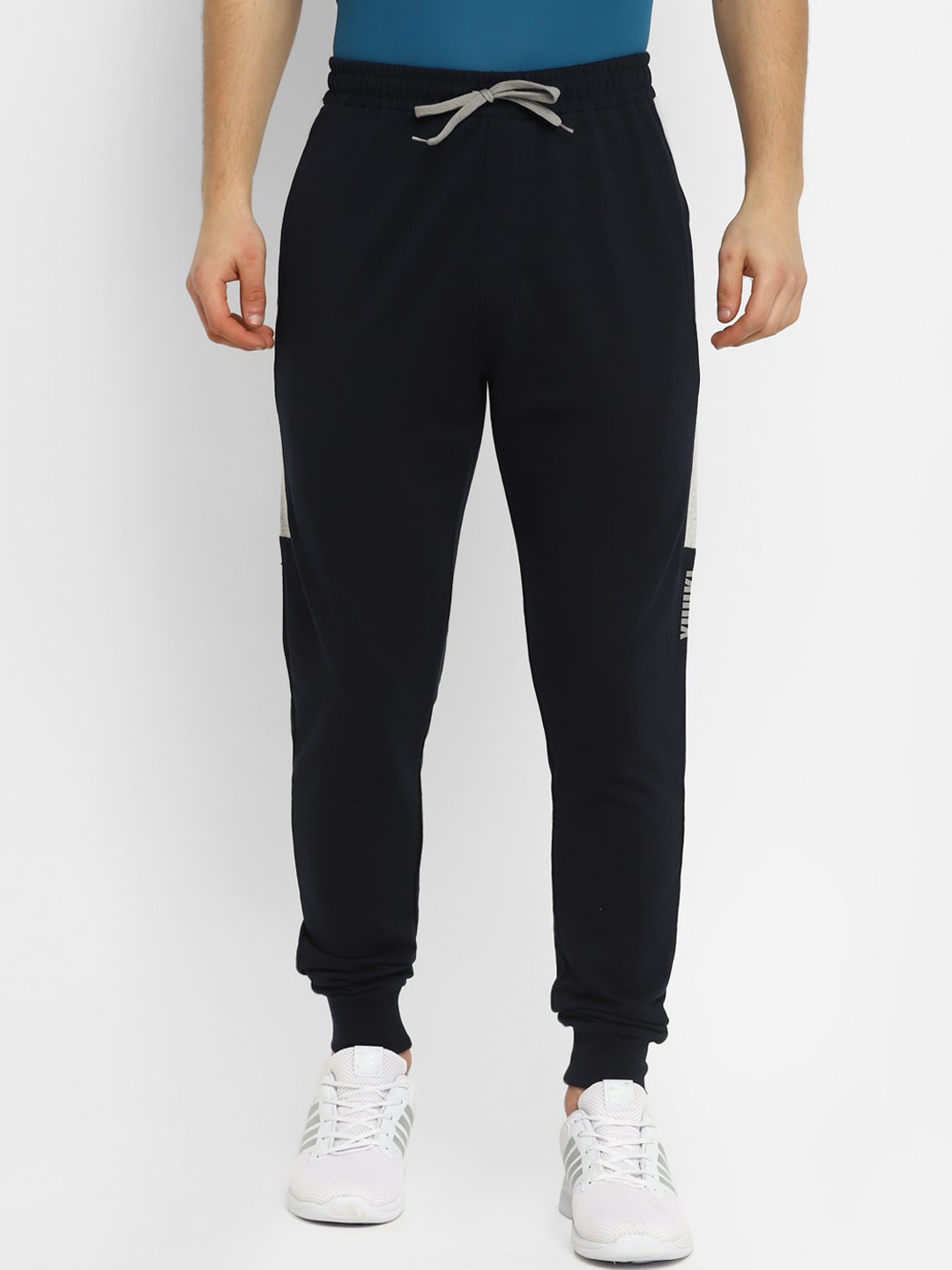 Yuuki Men Navy Blue Solid Slim-Fit Joggers