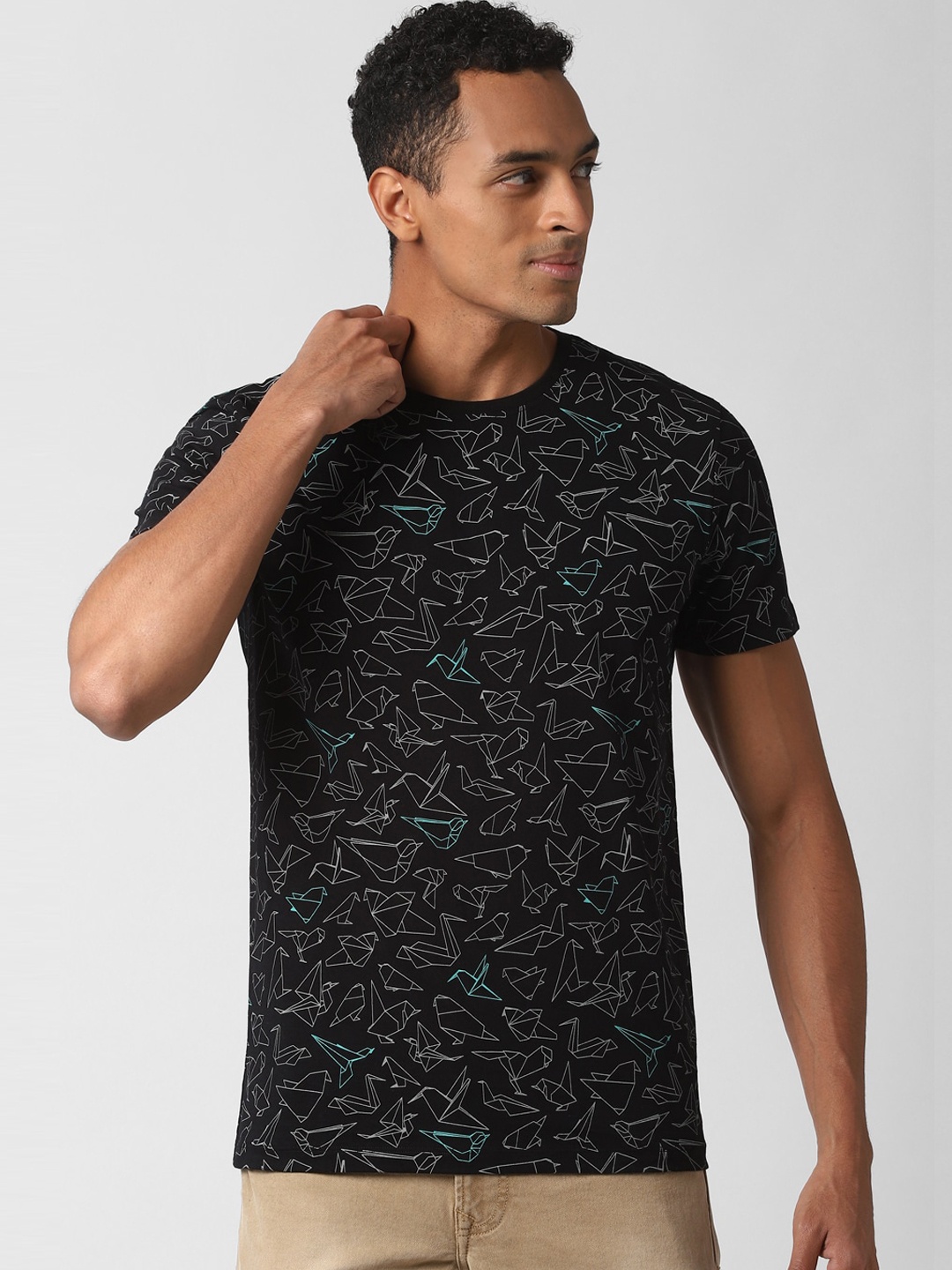 

Peter England Casuals Men Black Printed Round Neck T-shirt