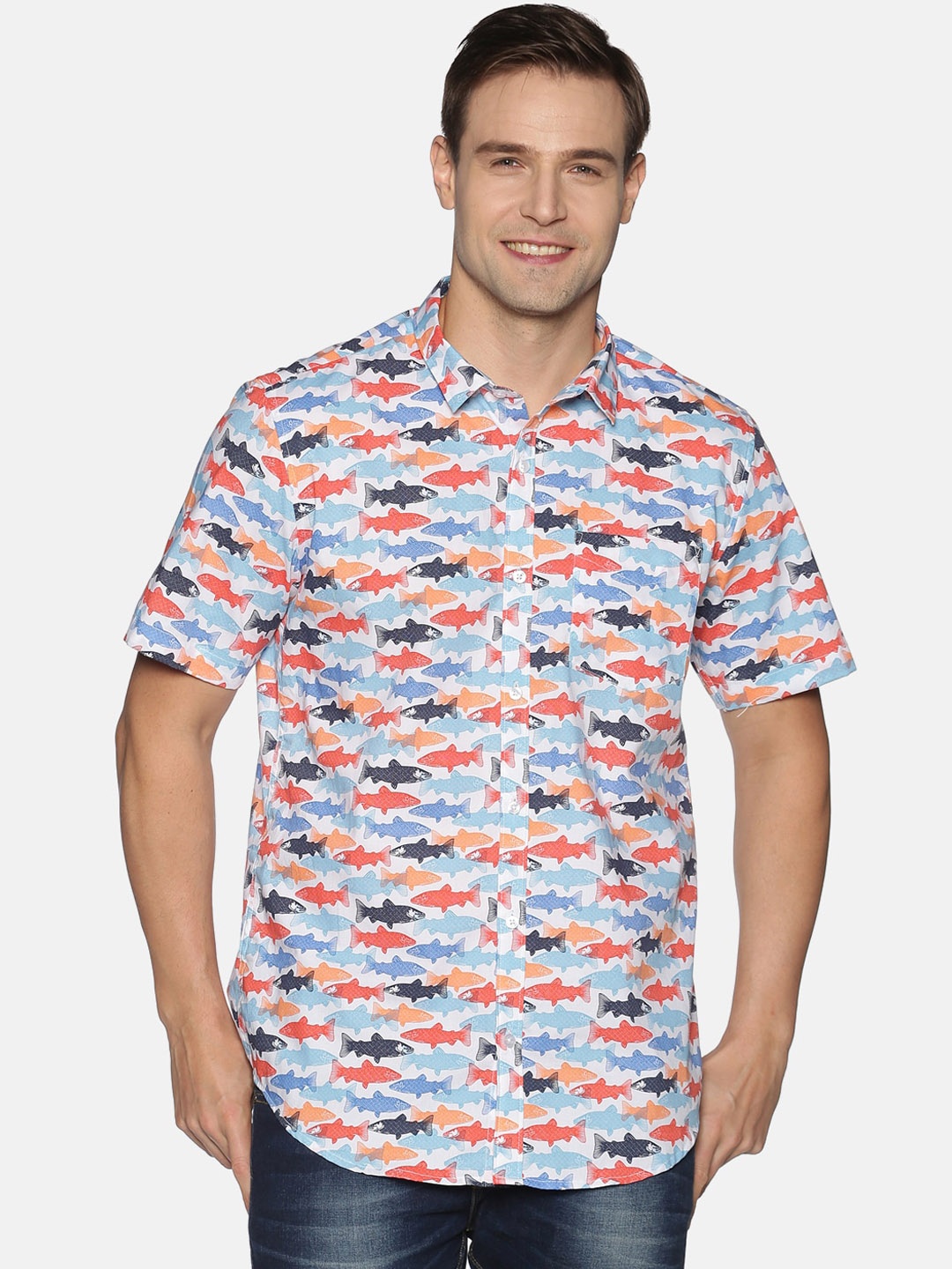 

Tusok Men White & Blue Regular Fit Printed Casual Shirt