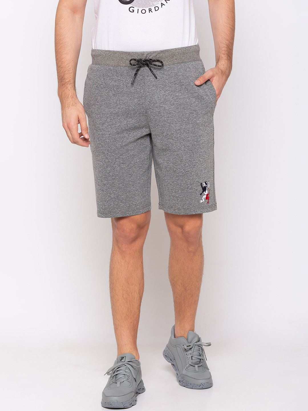 

GIORDANO Men Grey Solid Slim Fit Regular Shorts