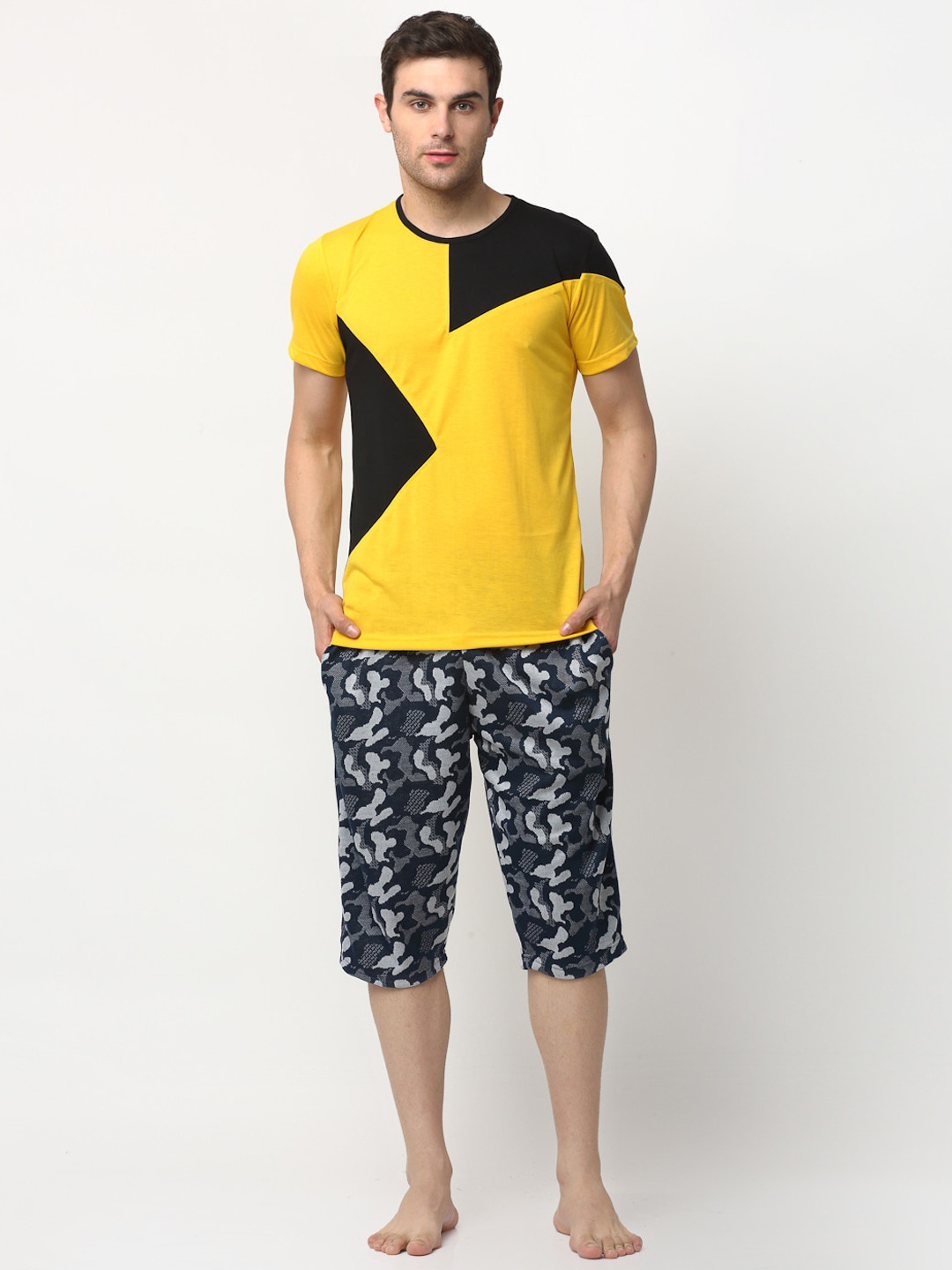 

VIMAL JONNEY Men Yellow & Blue Colourblocked Night suit