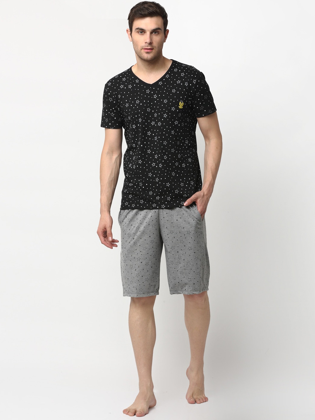 

VIMAL JONNEY Men Black & Grey Printed Night suit