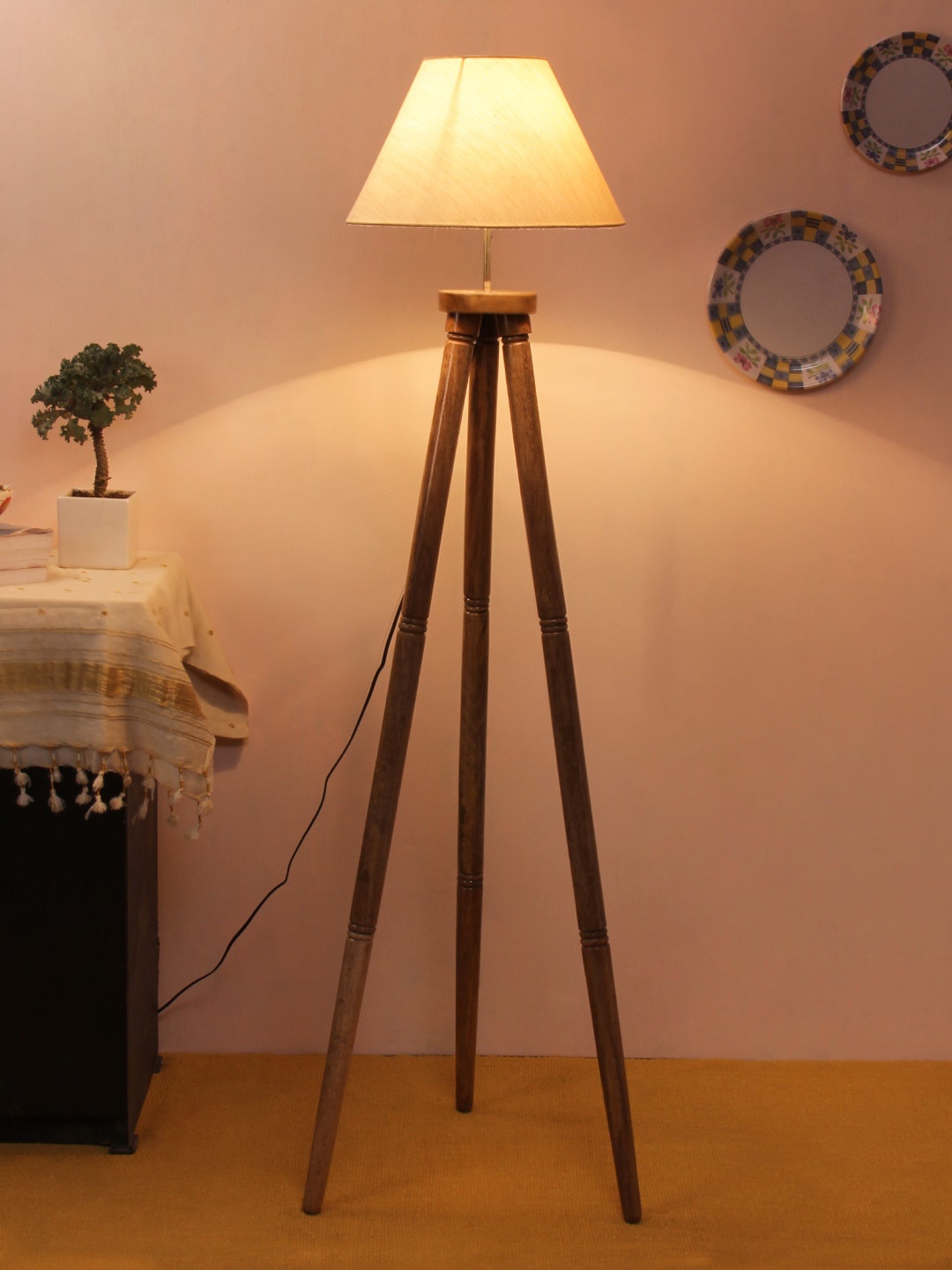 

Devansh Cream-Coloured & Brown Solid Traditional Tripod Lamp with Shade