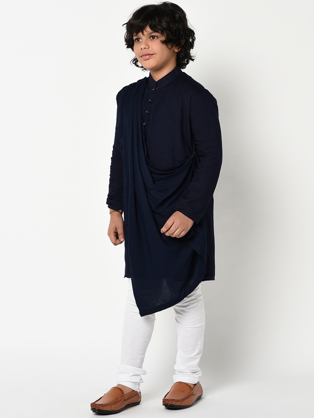 

DEYANN Boys Navy Blue & White Solid Kurta with Churidar