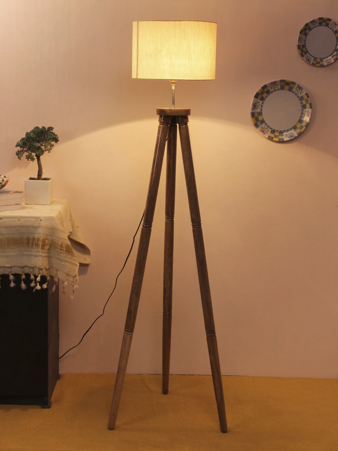 

Devansh Cream-Coloured & Brown Solid Traditional Tripod Lamp