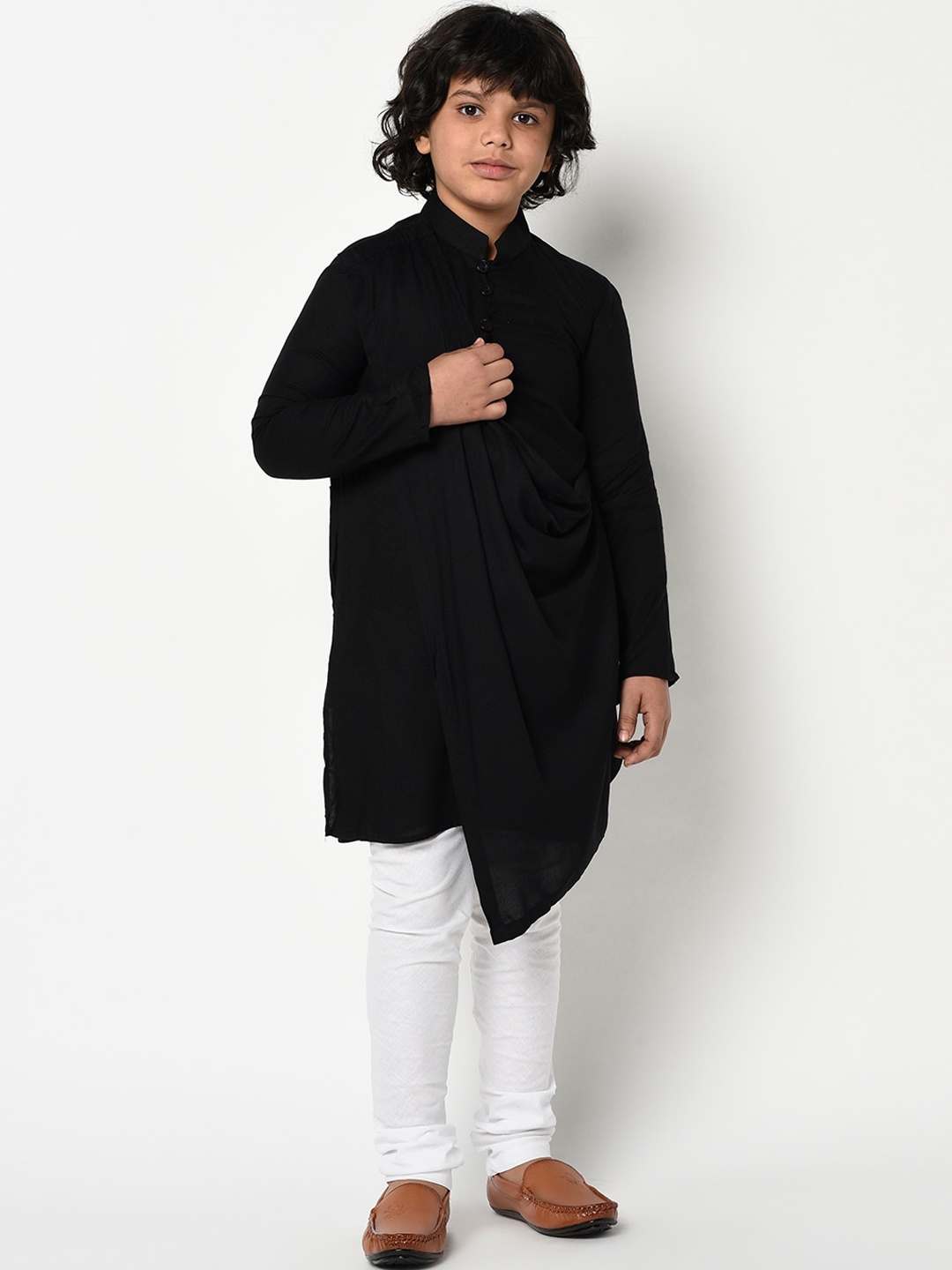 

DEYANN Boys Black & White Solid Kurta with Churidar