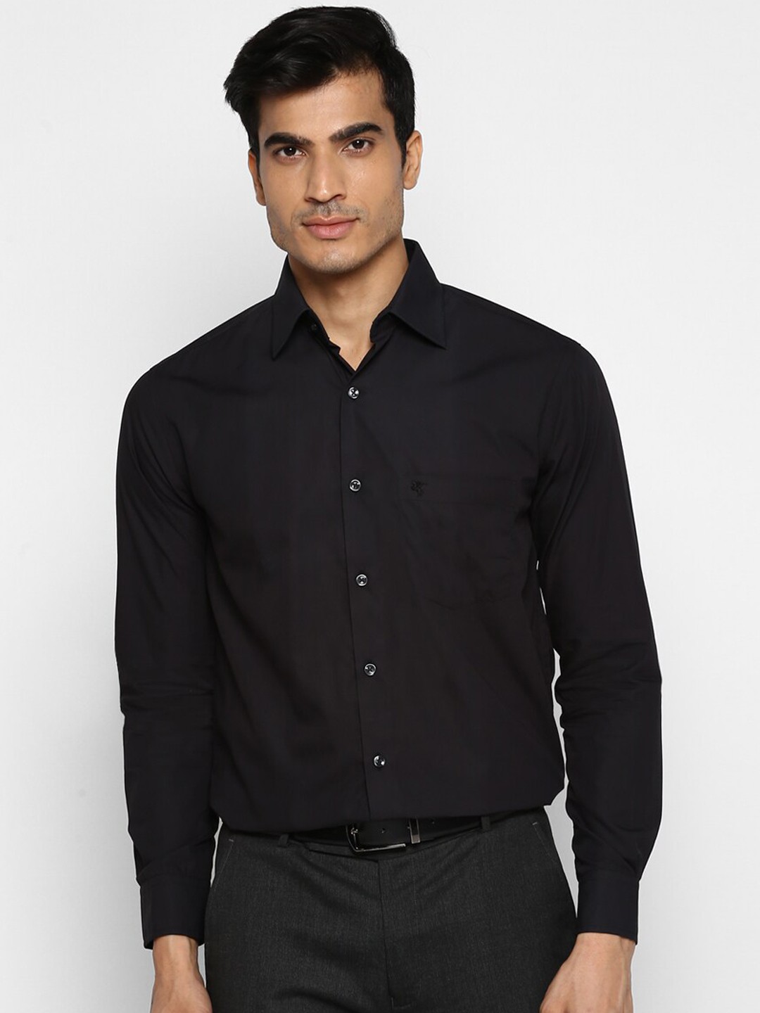 

Cantabil Men Black Regular Fit Solid Casual Shirt