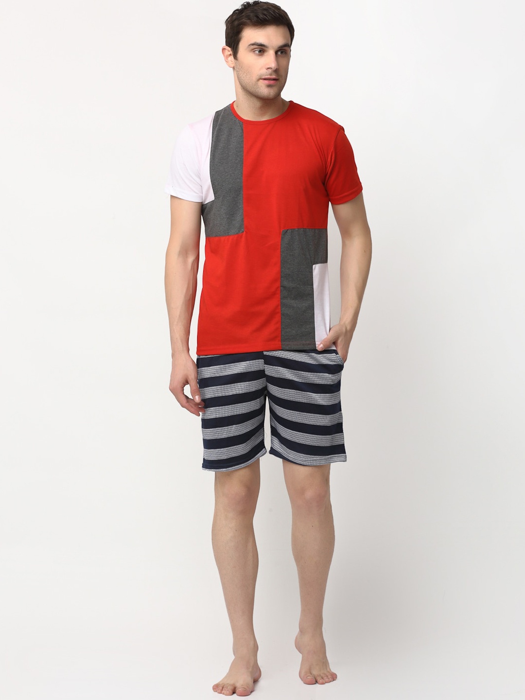 

VIMAL JONNEY Men Red & Navy Blue Colourblocked Night suit