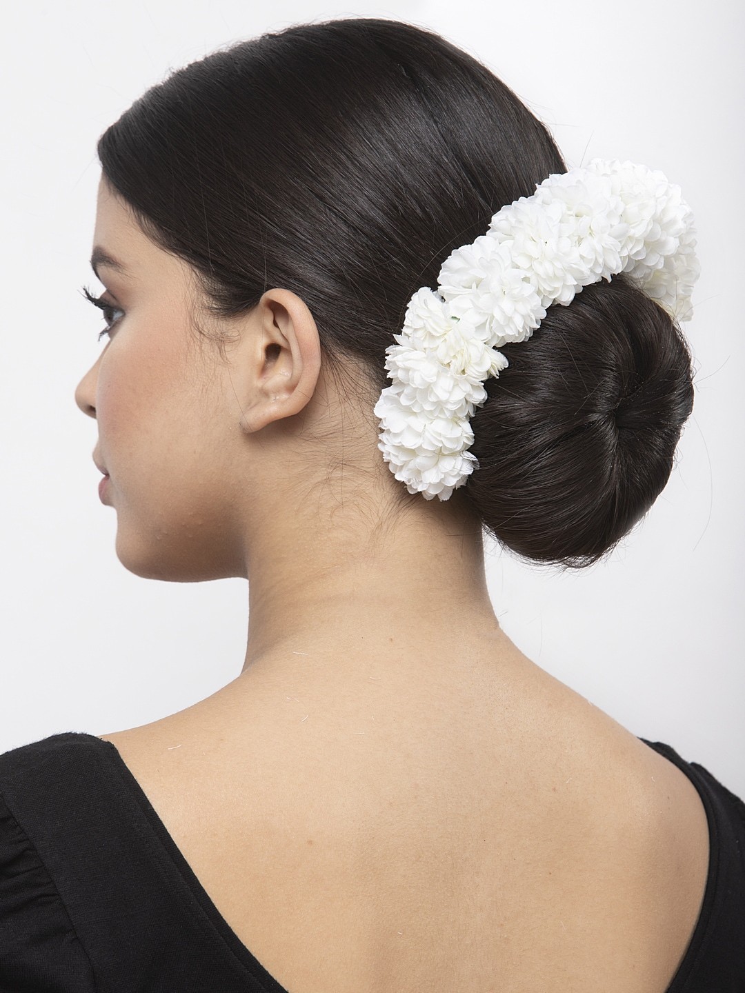

Moedbuille White Beaded and Lace Design Floral Handcrafted Hair Accessory