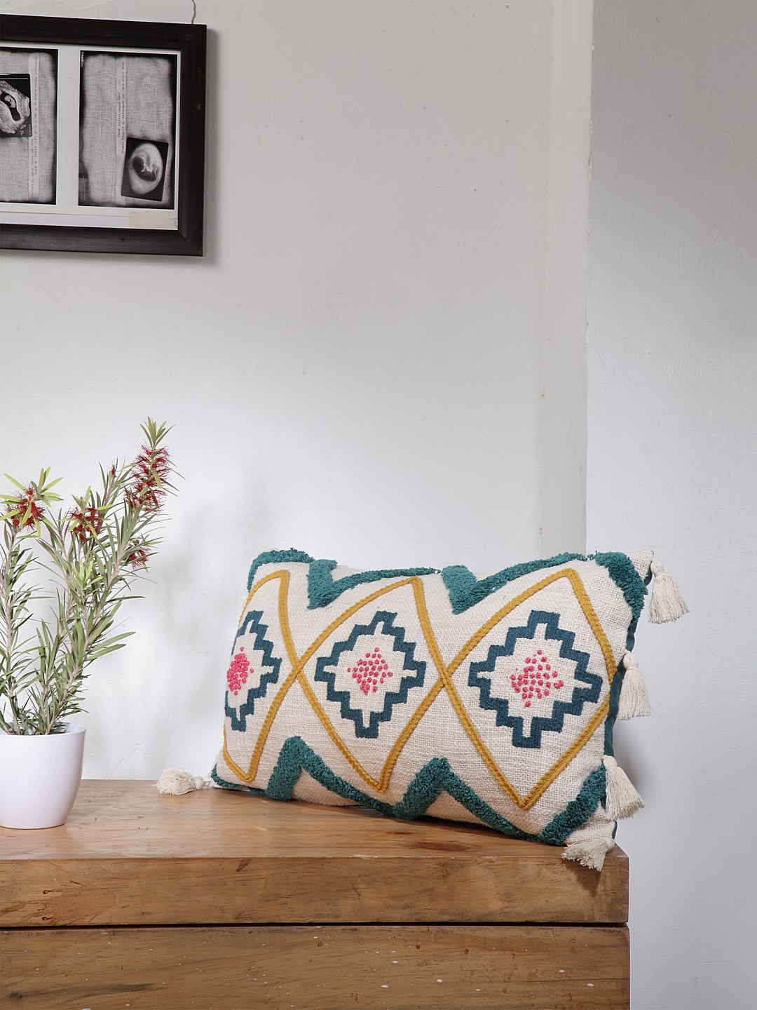 

BLANC9 Blue Set of Single Embroidered Rectangle Cushion Covers