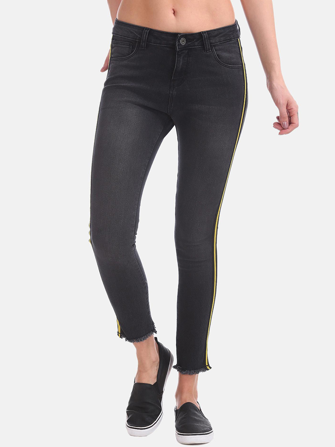 

Sugr Women Black Regular Fit Jeans