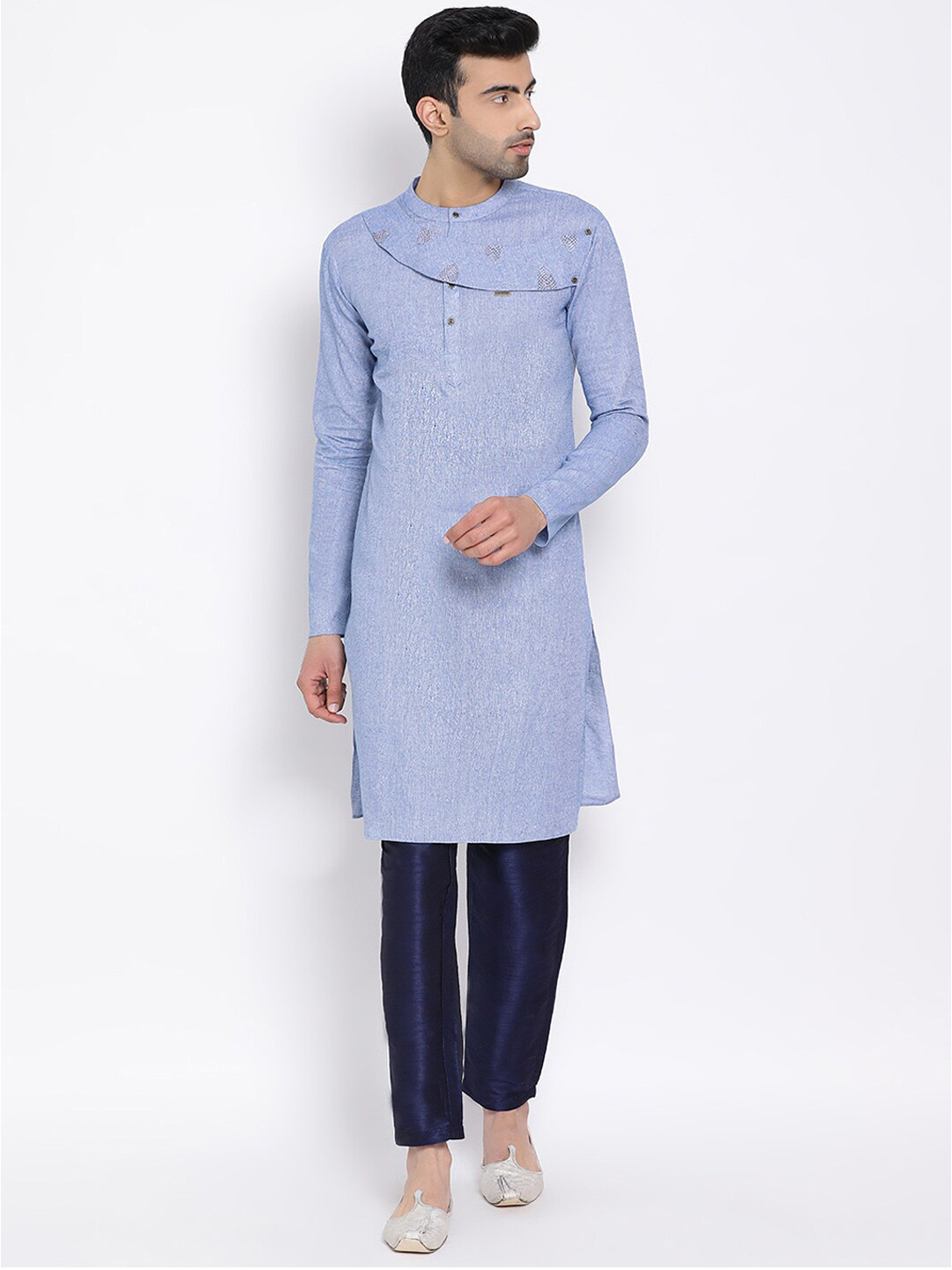 

DEVOILER Men Blue Embroidered Chikankari Kurta