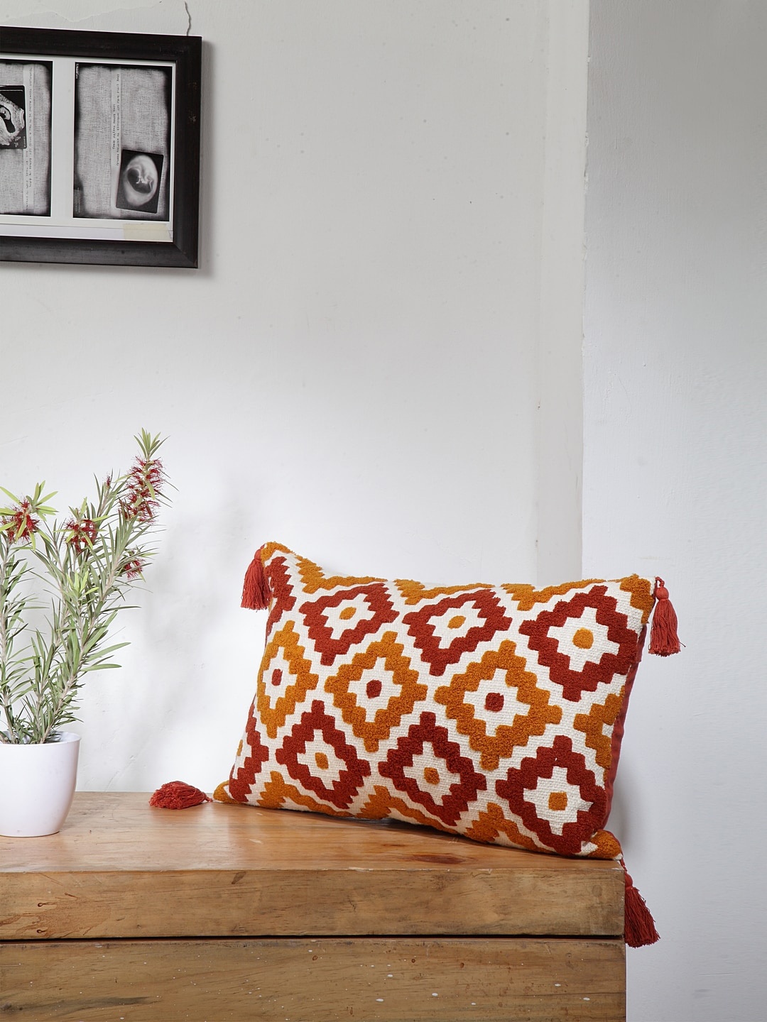 

BLANC9 Cream-Coloured & Maroon Single Embroidered Rectangle Cushion Covers