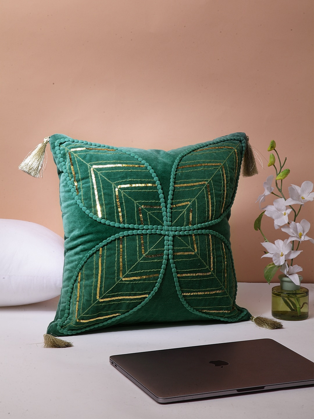 

BLANC9 Green & Gold-Toned Set of Single Embroidered Square Cushion Covers