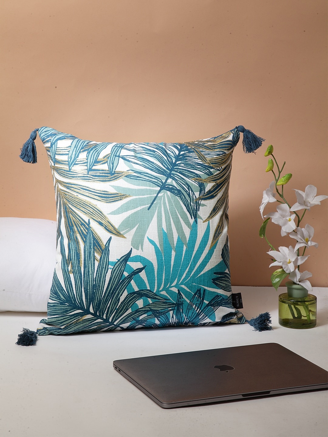 

BLANC9 White & Blue Single Floral Square Cushion Covers